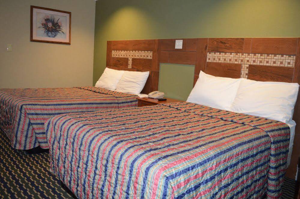 Budgetel Inn And Suites Ρόλι Εξωτερικό φωτογραφία